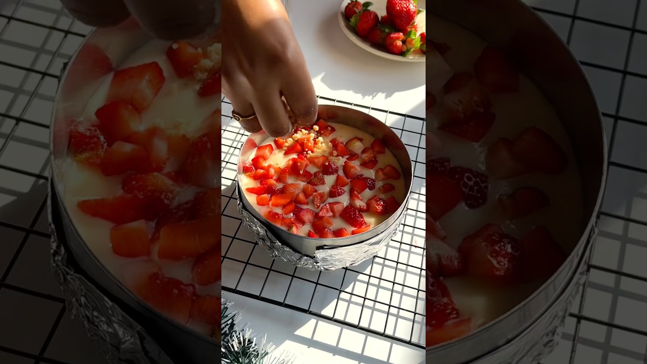 Vanilla strawberry crumble cake