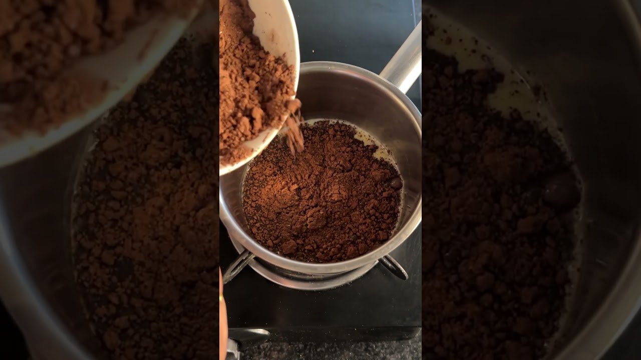 Chocolate sauce made at home